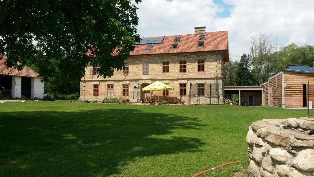 Rekreacni Areal Dvur Honetice Hotel Екстериор снимка