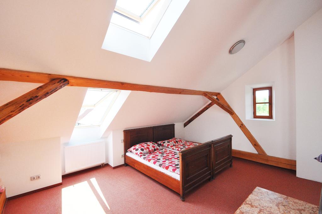 Rekreacni Areal Dvur Honetice Hotel Екстериор снимка